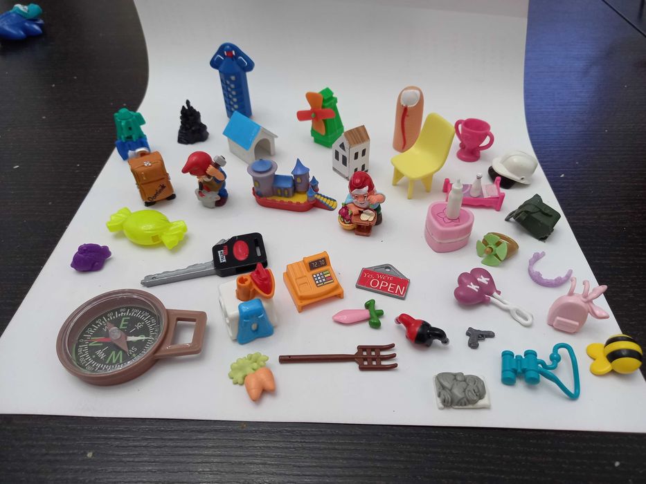 Kinder Кіндер Киндер сюрприз гном будинок валіза компас каса бінокль каска посуд ліжко корона вила