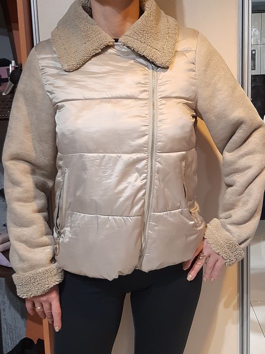 Продам куртку женскую