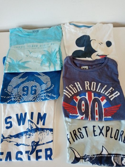 Lote de roupa de verão de menino 4/5 anos. Portes incluídos.