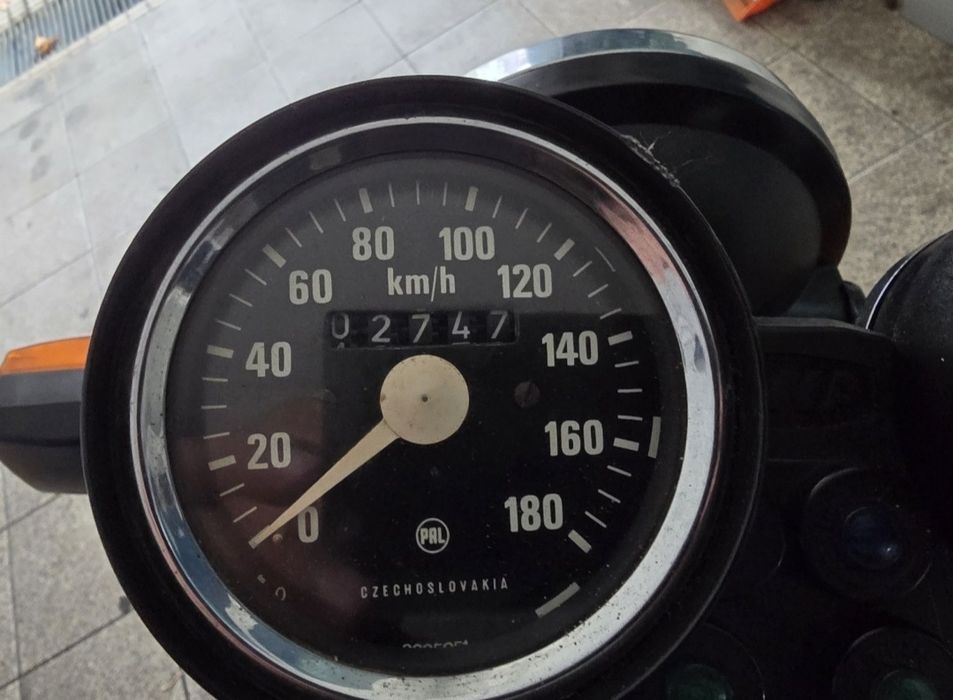 Moto Jawa 350 restaurada