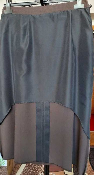 Dwie spódnice: czarna i brązowa. Gratis: trzecia spódn. i konturówka!