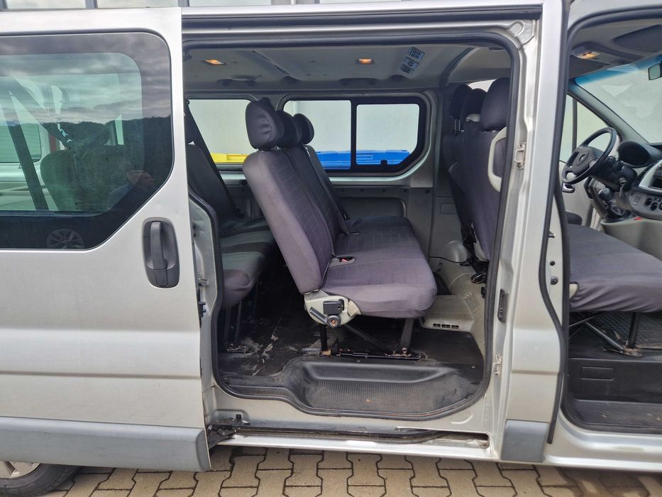 Sprzedam Opel Vivaro 9 osob.