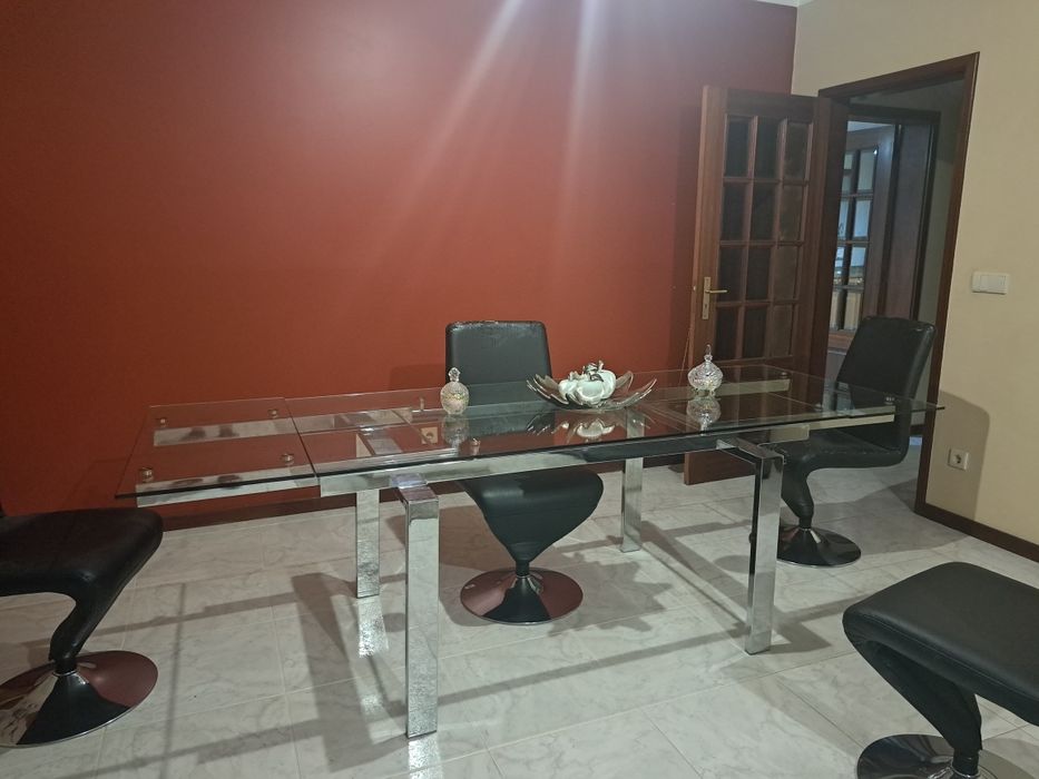 Mesa em vidro c/cadeiras