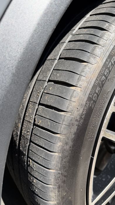 Jantes e pneus 22 porsche macan eletrico