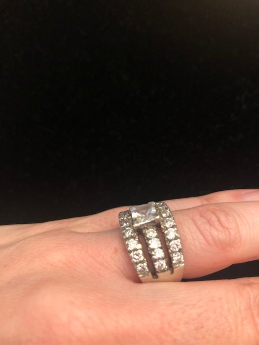 Anel em prata com pedras