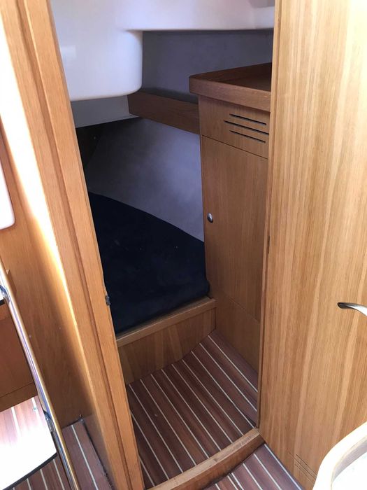 Jacht Antila 26cc z elektrycznie składanym masztem