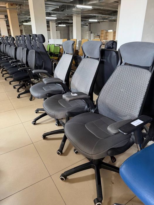 РОЗПРОДАЖ офісних крісел, стільців та меблів