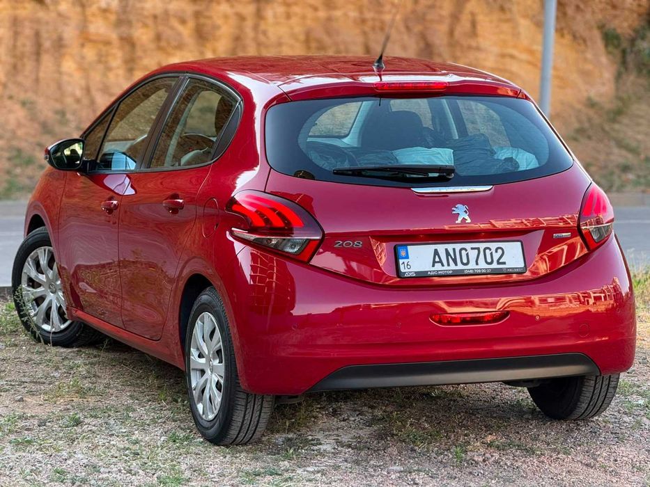 Peugeot 208 2017 1.2 бензин/автомат