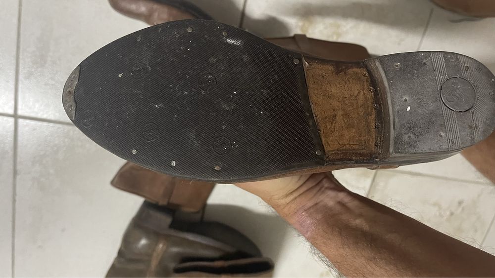 Botas de pele originais e genuinas com protetores 40/41