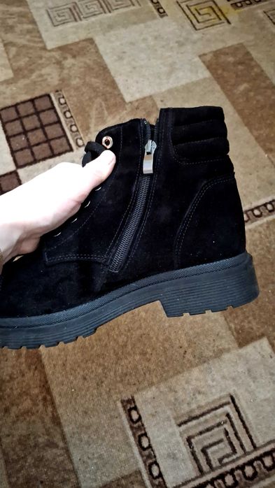 Натуральні, замшеві зимові теплі ботинки