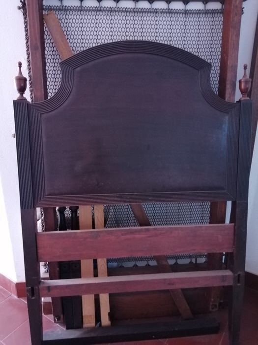 Vendo cama D. Maria single