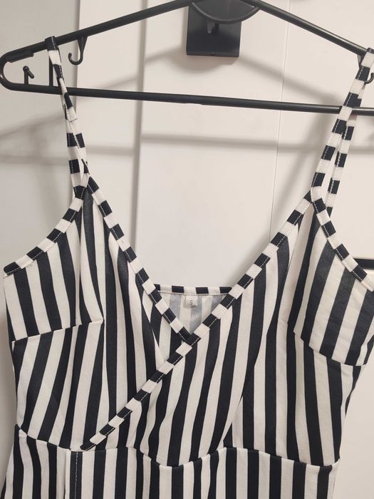 Sukienka w paski biało czarna