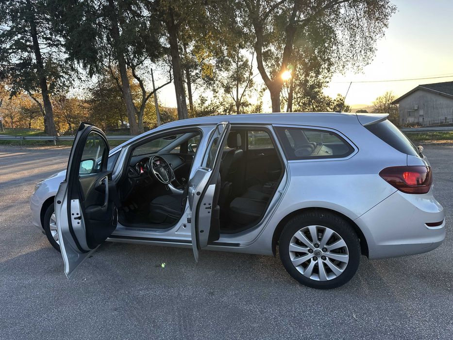 Opel Astra Sports Tourer 1.7 CDTI 125 CV Diesel 2010 — photo 2