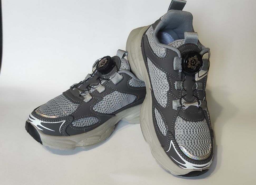 Дитяче спортивне взуття