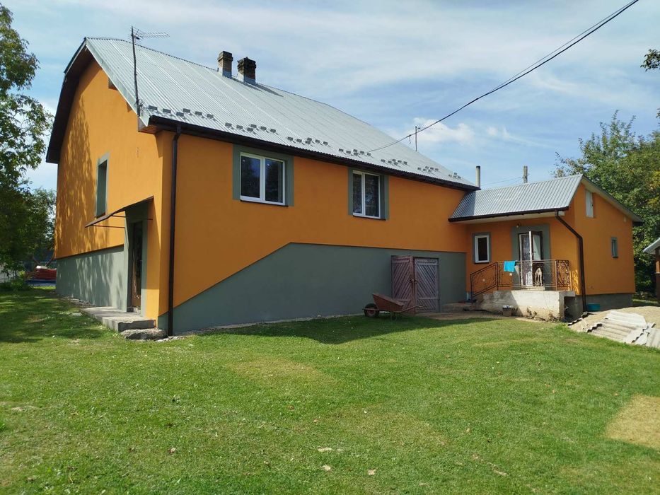 Фасадні роботи утеплення будинку пінопласт мінвата панелі для фасаду