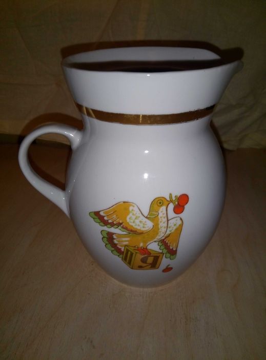 Фарфоровий кувшин с птицами