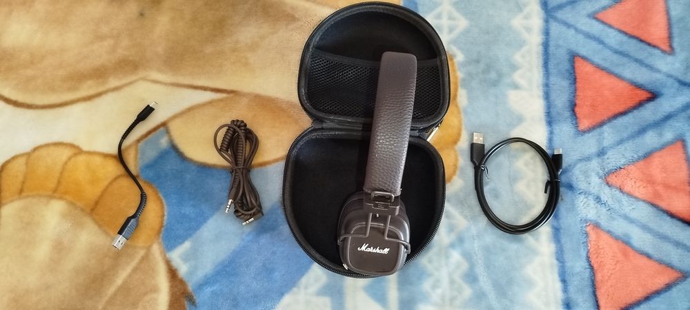 Продам оригинальные наушники marshal major |V в отличном состоянии.  Bluetooth 5.0 — АКБ до 80 часов работы