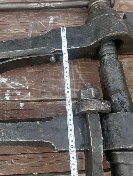 Kowalskie starej produkcji imadło o wadze 67.55 kg