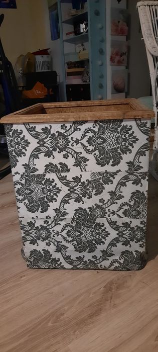 Dwie prl-owskie skrzynie donice