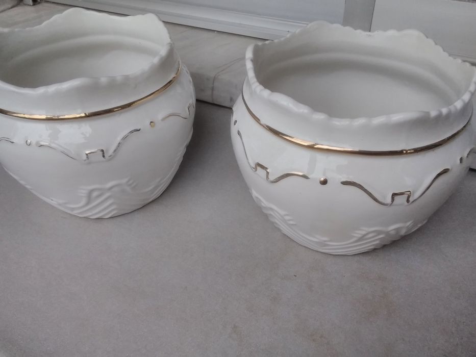 Vasos/Cachepos brancos com dourado