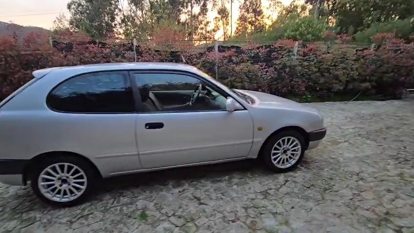 Toyota corolla 2.0 com a revisão feita embraiagem nova  e bateria...
