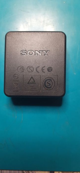 Зарядний пристрій sony AC-UB10