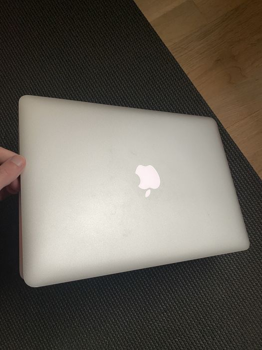 Apple Macbook air a1466 2015 core i7 120gb ssd
