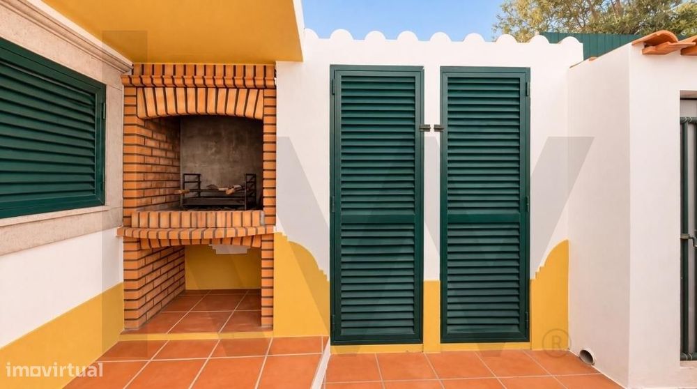 Moradia junto a Óbidos | 222 m2, garagem, sótão e excelente espaço ext