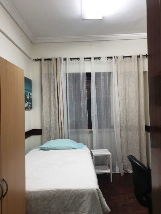 Quarto com casa de banho privativa em arroios