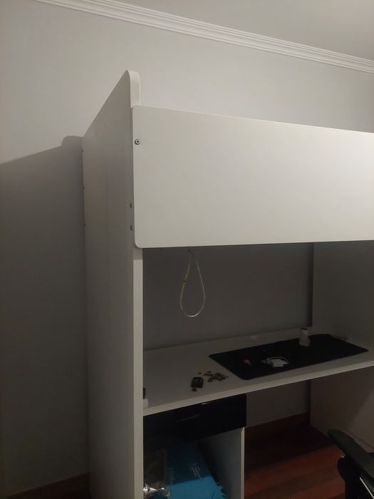 Beliche com guarda vestidos incluído