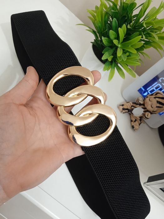 Pasek damski czarna guma złota klamra