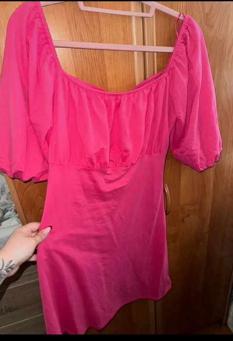 Sukienka różowa bufiaste rekawy hiszpanka