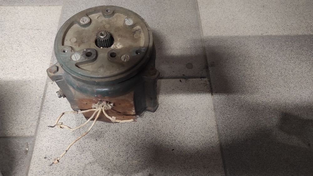 Двигун 220v,1410об/хв