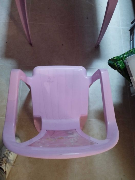 Mesa e cadeira de plástico criança "Princesas Disney"
