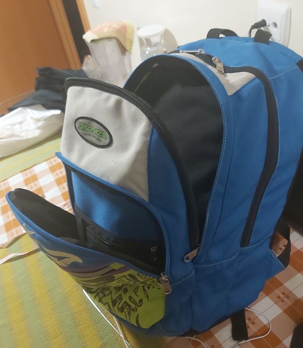 Mochila escolar como nova