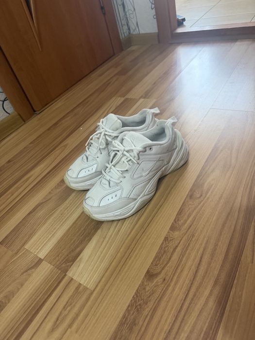Nike кросовки женские