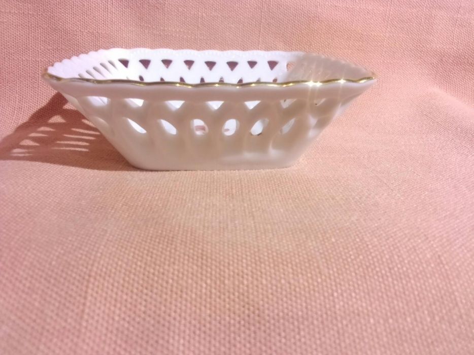 Koszyk, koszyczek ażurowy, porcelana Turyngia
