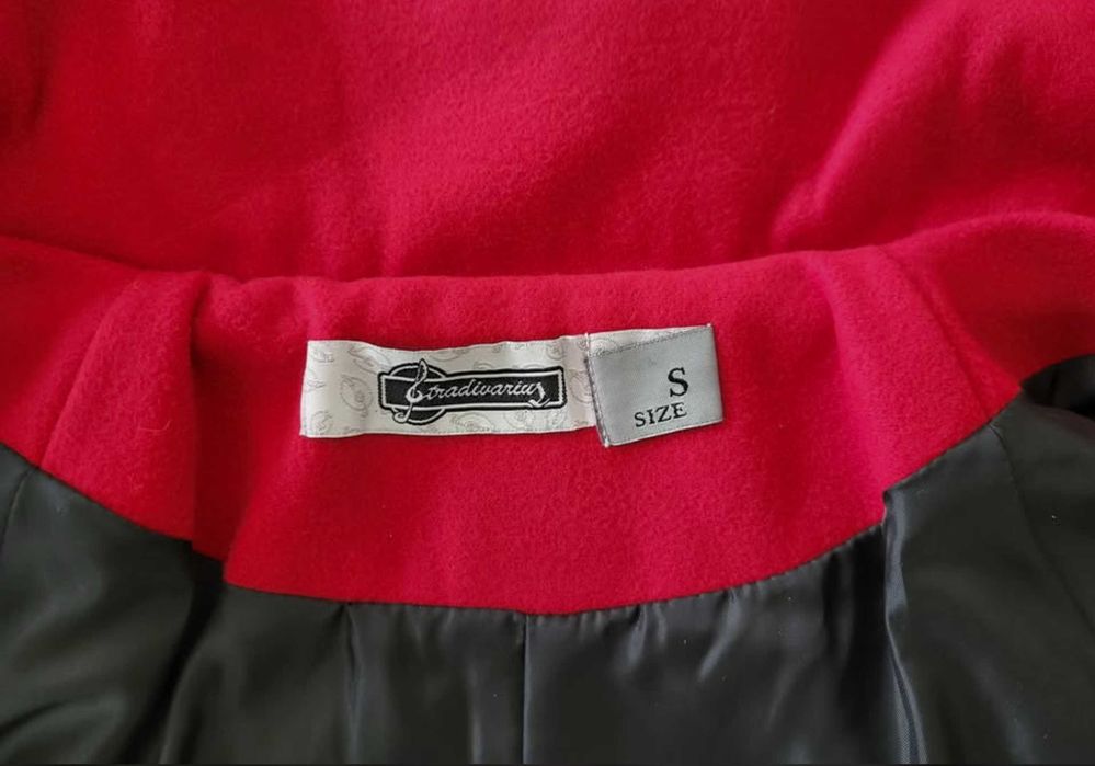 Capa / Poncho vermelho, Stradivarius, tamanho S