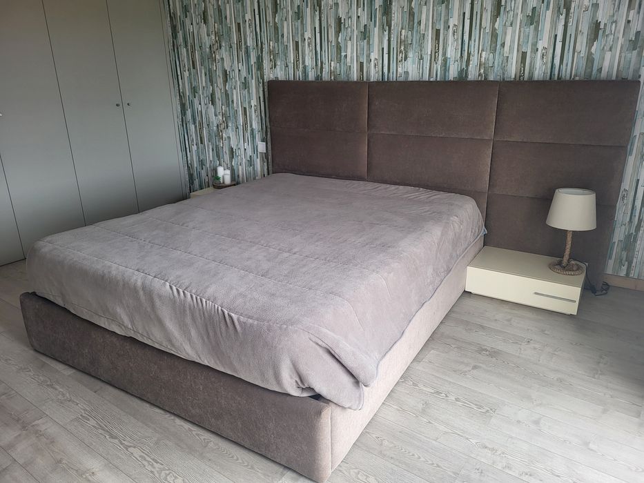 Cama casal  + mesinhas cabeceira