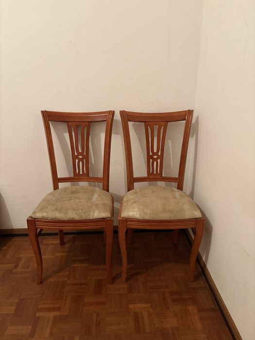 Duas cadeiras a precisar de carinho