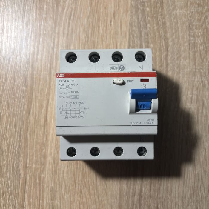 Автоматический выключатель дифференциального тока ABB 4-полюсный 40A