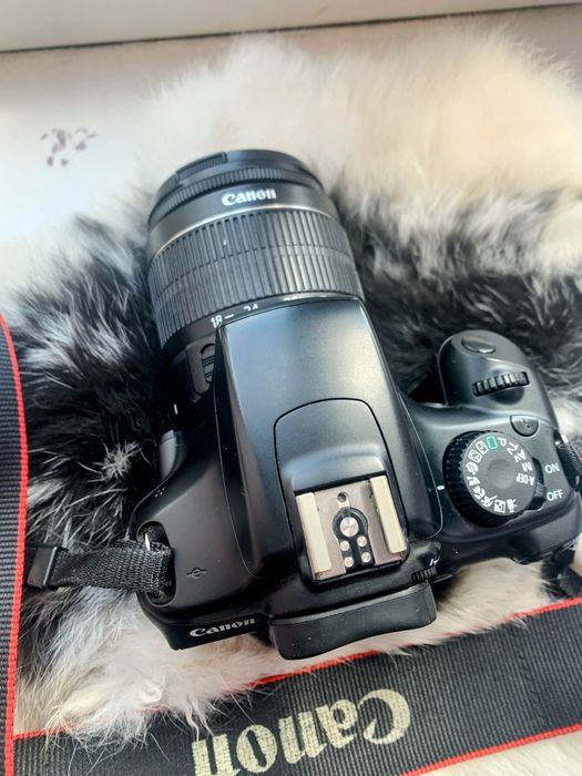 Фотоапарат Canon 1100D