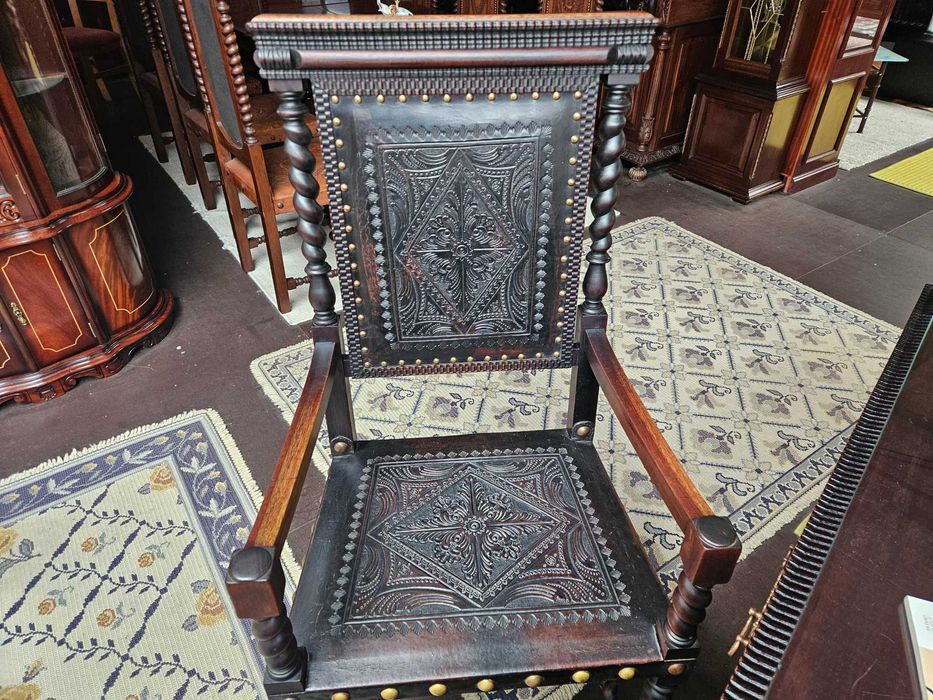 Cadeirão antigo m madeira e couro - óptimo estado geral