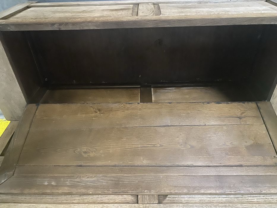 Arca bau antigo com arrumacao