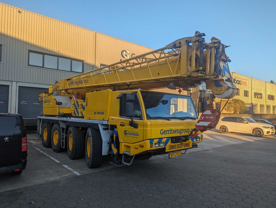 Usługi dźwigowe ,usługi żurawiami samojezdnymi,dźwig,żuraw 110 ton