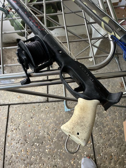 2 armas pesca submarina ou peças - para desocupar