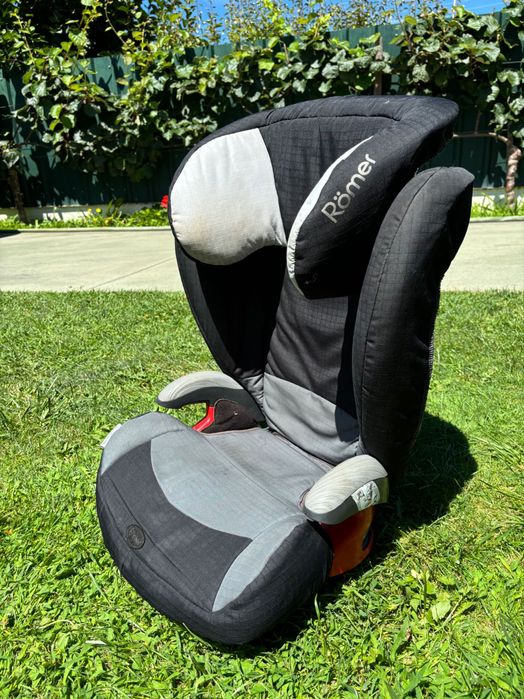 Cadeiras e ovo para carro