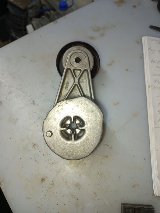 Натяжитель ремня генератора