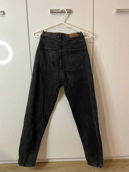 Продаються джинси