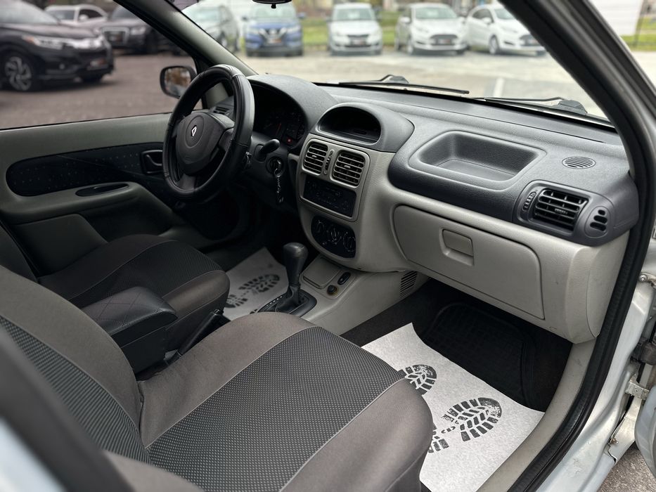 RENAULT SYMBOL 2003 року, 1.4 газ/бензин, автомат, передній привід.